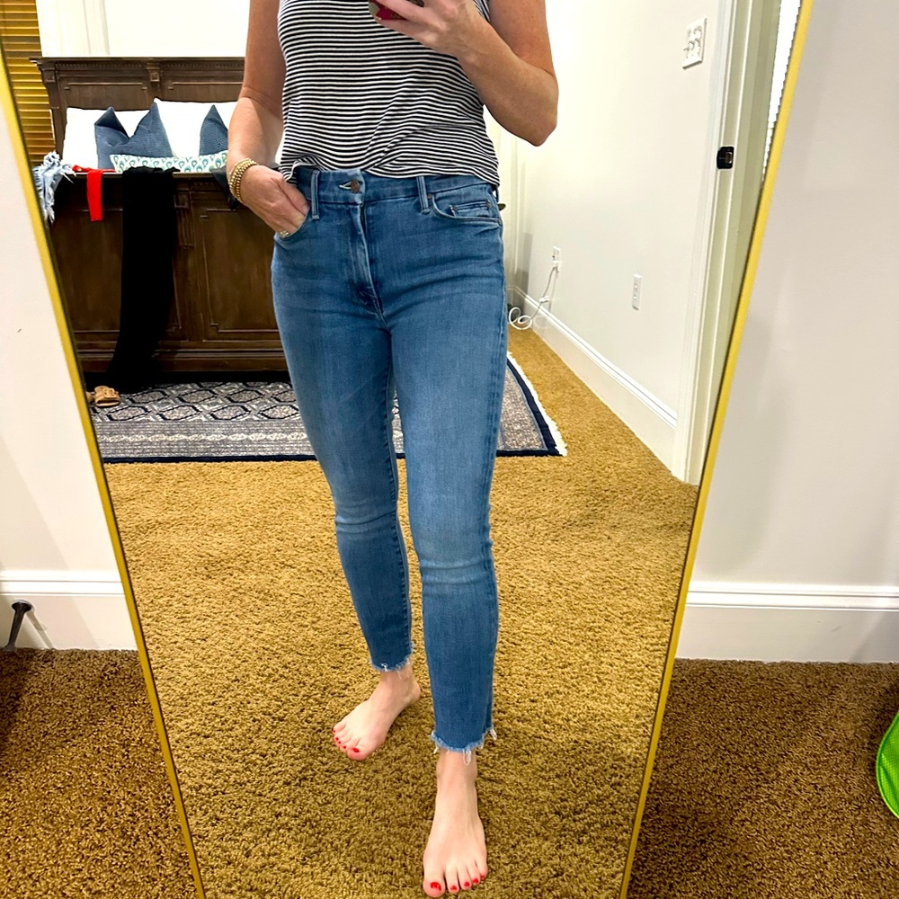 Mother high rise skinny jean raw hem size 26.